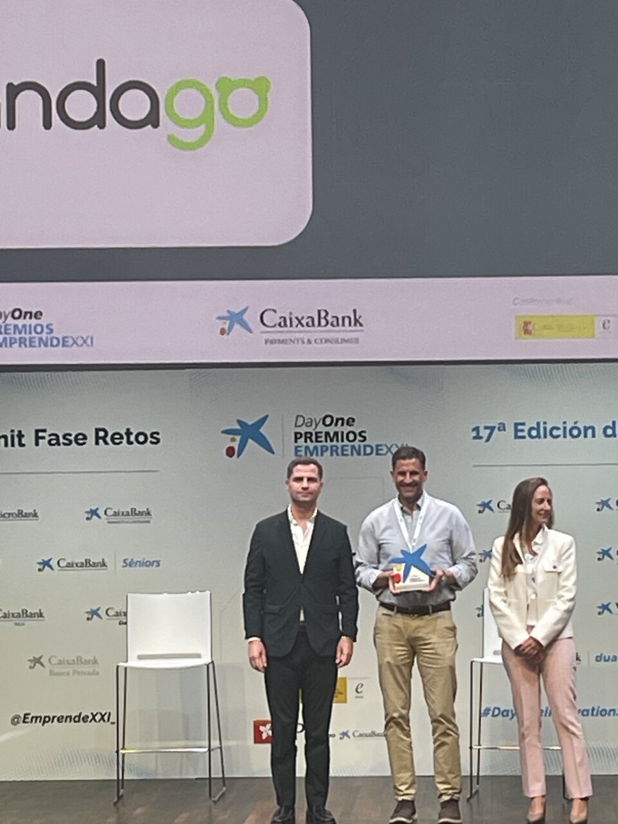 @caixabank @enisa 🏆 Y también en los #PremiosEmprendeXXI Reconocimiento Trayectoria AlumniXXI es para la empresa madrileña @genially. Enhorabuena a todos los premiados.