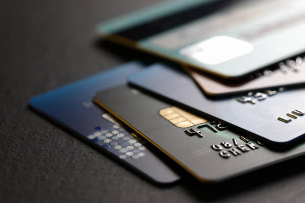 Considering credit cards? Evaluate your financial habits&goals to determine if they align with credit cards. With discipline, credit cards can offer convenience, rewards and credit-building, but remember to pay balances&avoid debt traps. #totallythursdays
finred.usalearning.gov/Trending/Blog/…