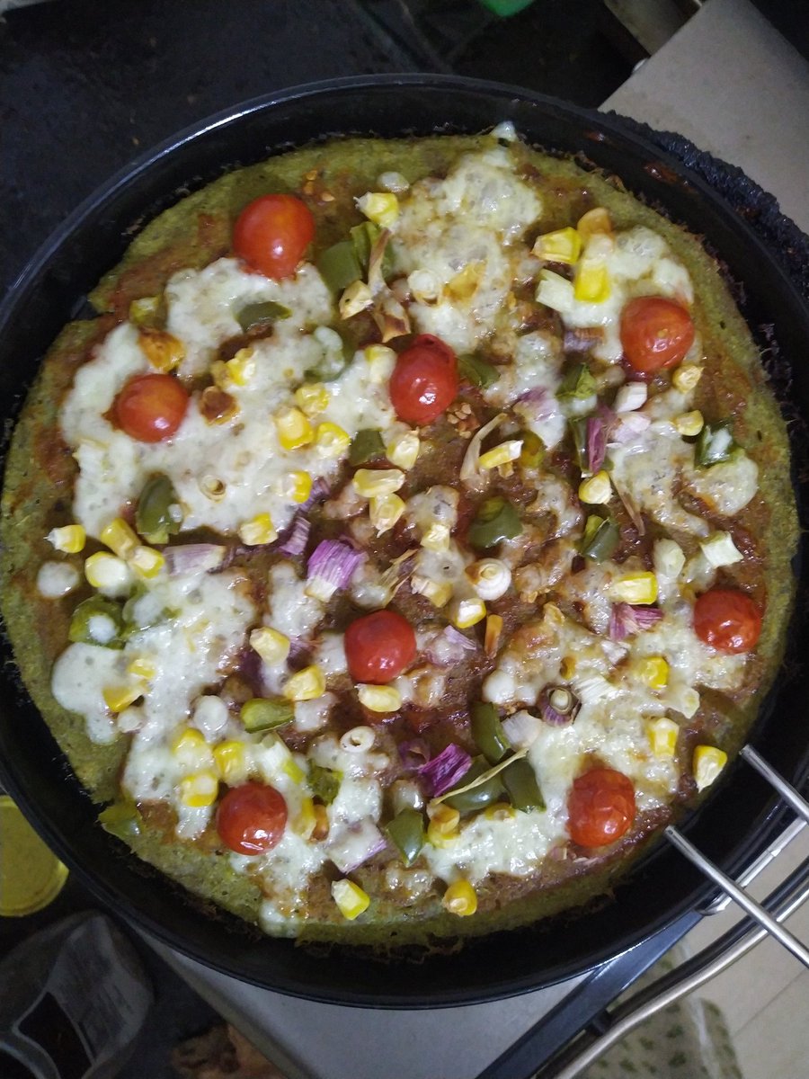 AmbalikaRayan's tweet photo. #throwback #tuesdaymood #ReallyLatePost 
  I stopped eating pizzas more than 8 yrs ago and have not really missed it or been tempted by it. In my mind, it stayed labelled as an unhealthy food. 
Then about a month ago I came across this recipe by Conscious Food  for baking a pizza https://t.co/aa5BOP4J5p