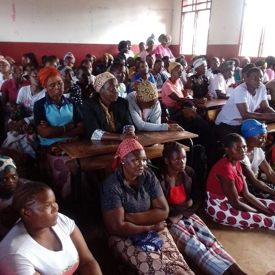 Com apoio do UNICEF e @wfp_mozambique, hoje, no Dia Mundial da Gestão da Higiene Menstrual, rapazes, raparigas, e encarregados de educação foram sensibilizados sobre a higiene menstrual e os tabus a volta do tema em Namaacha e Marracuene (Maputo).