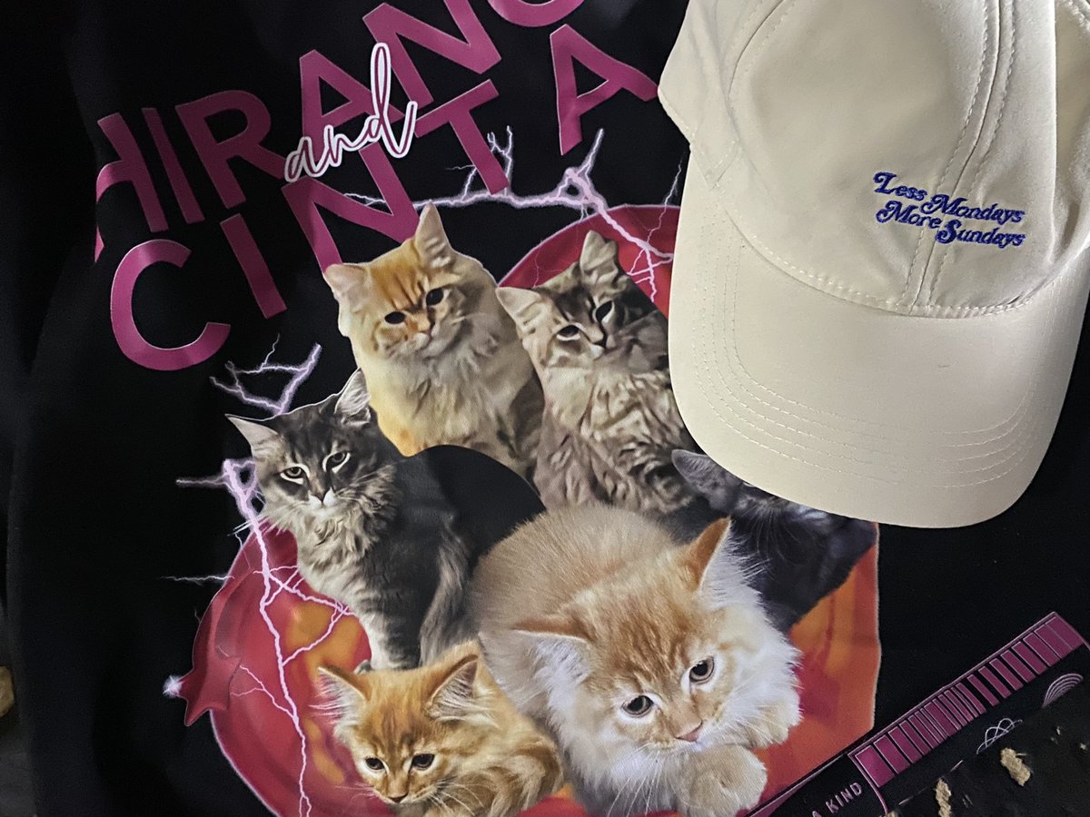 COLETFEED's tweet photo. the way she reacted to my gift a bootleg shirt of her cats :( super worth it tumayo ng matagal at mag hintay ilysm my solace thank u for taking my gift 🥺 https://t.co/xzUARAlpjV