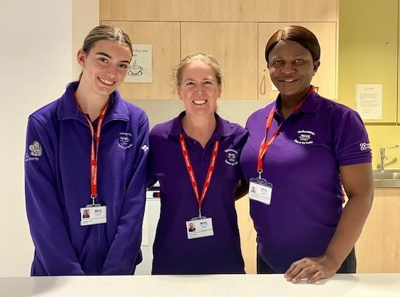 #meaingfulmayvolunteer Joanna spent time with experienced volunteer Taryn (centre) and Tare (new Ward Helper) on Ward 1 Palliative Care/Complex Care Needs of East Lothian Community Hospital. Joanna really enjoyed her time with Taryn chatting with the patients @NHS_Lothian