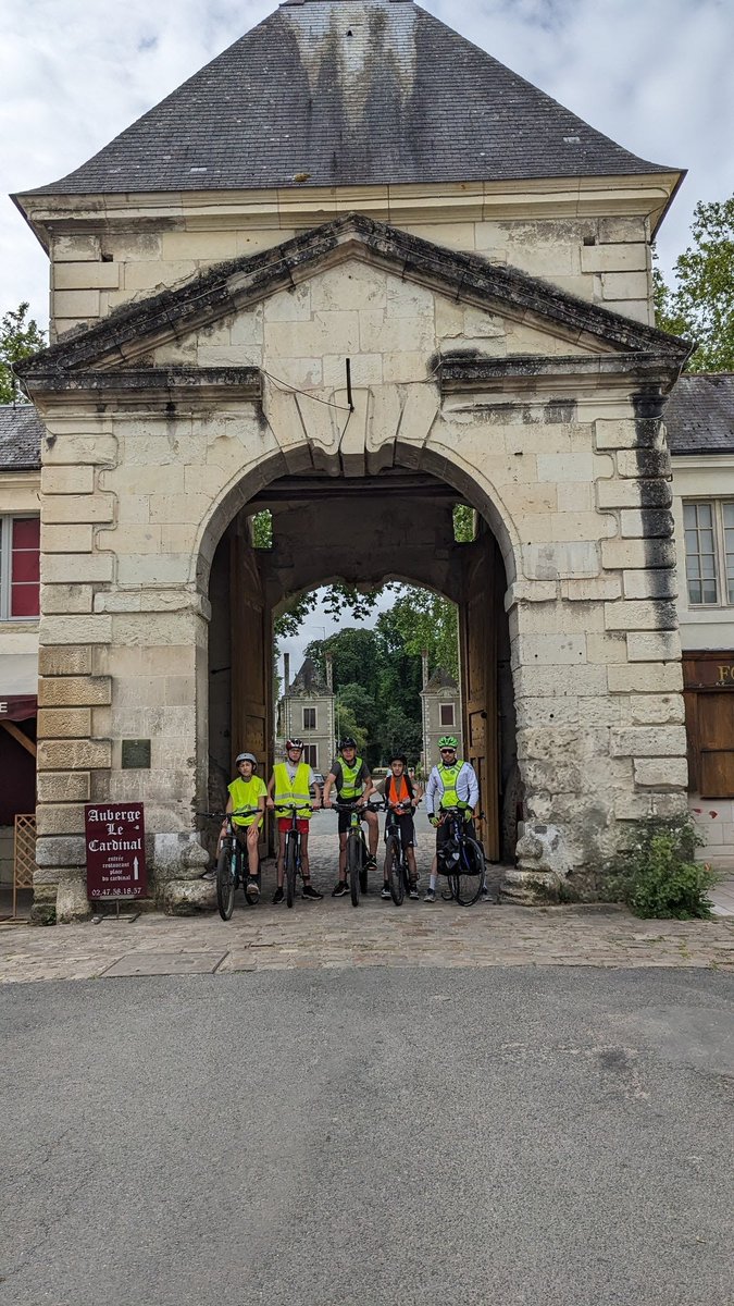 Forme olympique pour nos élèves de l'AS du <a href="/BedelCollege/">Collège M Bedel</a>
# Préparation du TAPV
42 kms ce matin avant de retourner  en cours.
Cyclotourisme et patrimoine de l'académie voisine : la cité du Cardinal.
# sport/santé/développement durable.
<a href="/jcthevenot/">j</a>
<a href="/unss86/">#TEAMUNSS86</a>
<a href="/CAChatellerault/">GrandChatellerault</a>
