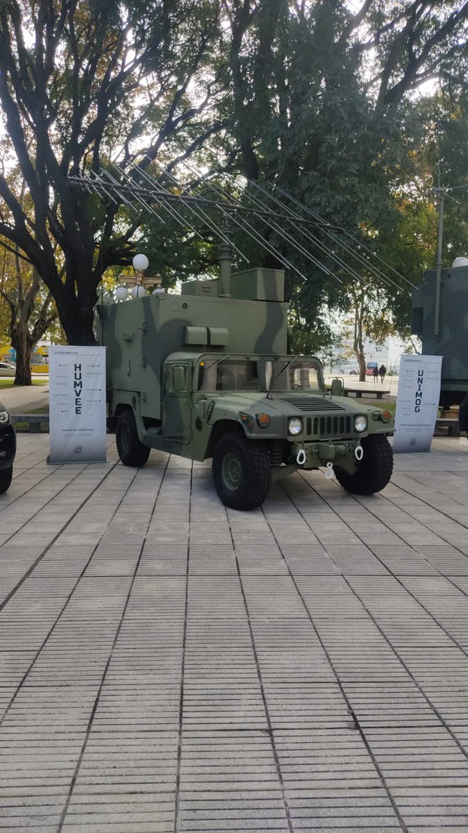 Lo que hay exhibido frente al Ministerio de Defensa. MI GOBIERNO 🇦🇷