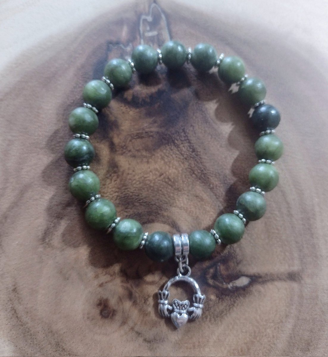 Connemara Marble the gemstone of Ireland beaded bracelet with Claddagh Ring charm
thatcraftyfella.etsy.com/listing/172438…
#Mhhsbd #Irish #Celtic #CelticBracelet #IrishJewelry #Shopsmall #Giftidea #Madeinireland #Treatyourself #Ireland #Connemara