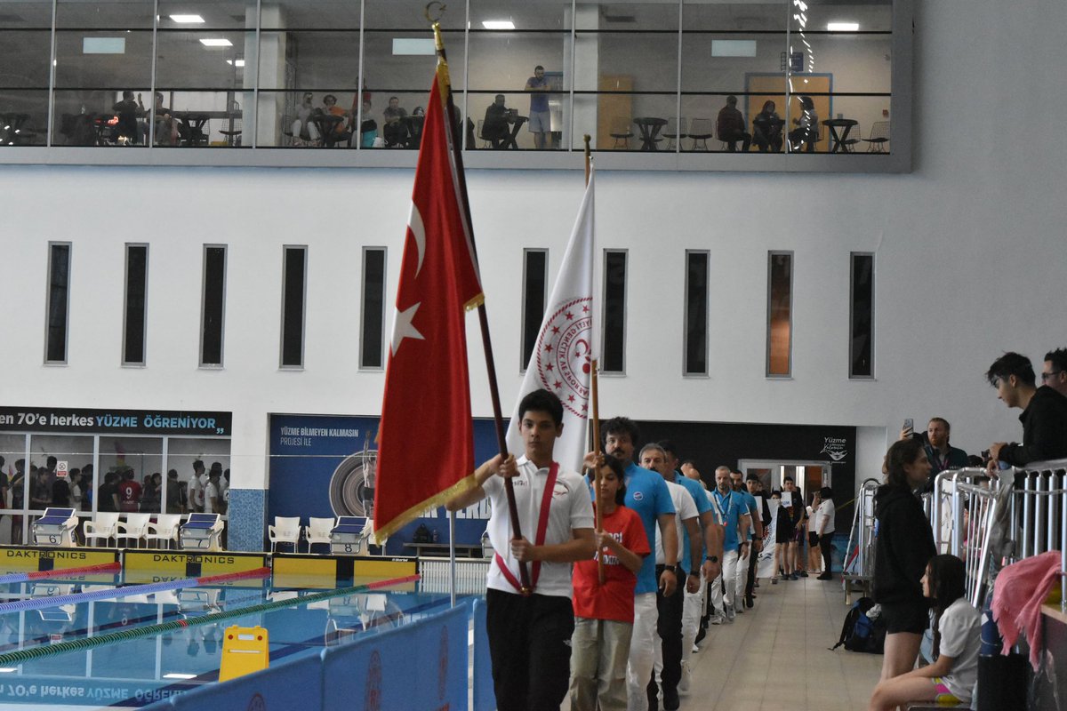 📍Trabzon Şehrimizi temsilen 4️⃣2️⃣ sporcunun katıldığı, Okul Sporları Paletli Yüzme Türkiye 🇹🇷 Şampiyonasında şehrimize 5 X Birincilik 🥇 4 X İkincilik 🥈 21 X Üç ve Dördüncülük🥉 Toplam 3️⃣0️⃣ Türkiye derecesi kazandıran sporcularımızı ve antrenörlerimizi tebrik ediyoruz. 👏