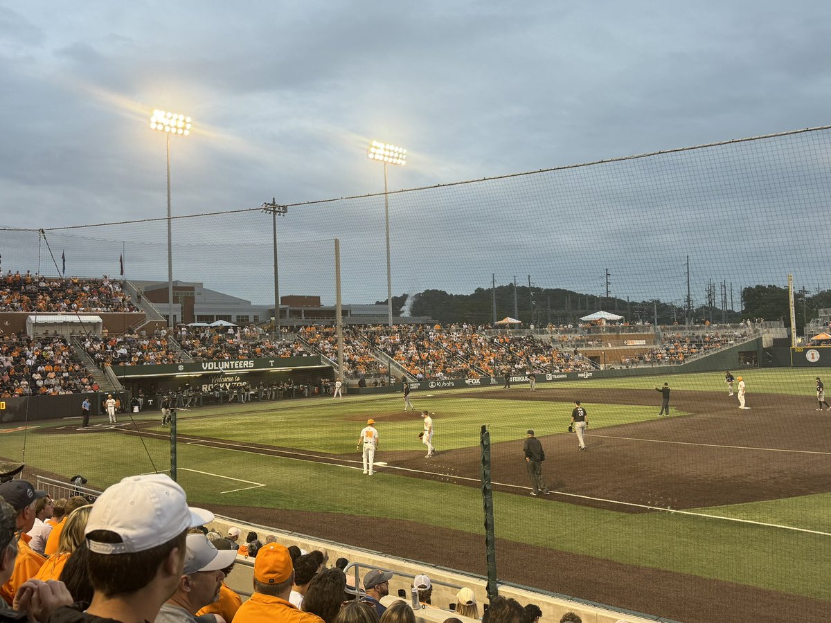 Hey @SouthernMissBSB fans, I had a great time in Hattiesburg, let me know if you need tickets to session 1 for Friday May 31. Right Field Row 7. #knoxvilleregional