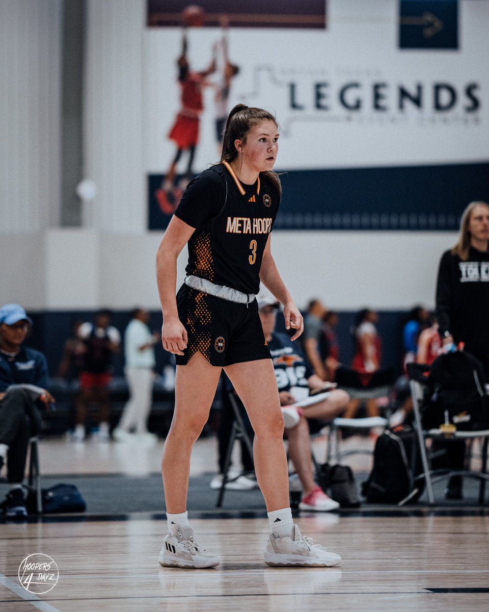 Per <a href="/BrynnMcGaughy9/">Brynn McGaughy</a> :

She will announce her commitment at 2pm CT tomorrow.

All eyes on the Top 20 2️⃣0️⃣2️⃣5️⃣ 👀 who considered programs from all the power conferences. 

<a href="/ESPN_WomenHoop/">ESPN Women's Hoops</a> ✖️ <a href="/PBRhoops/">Premier Basketball</a>