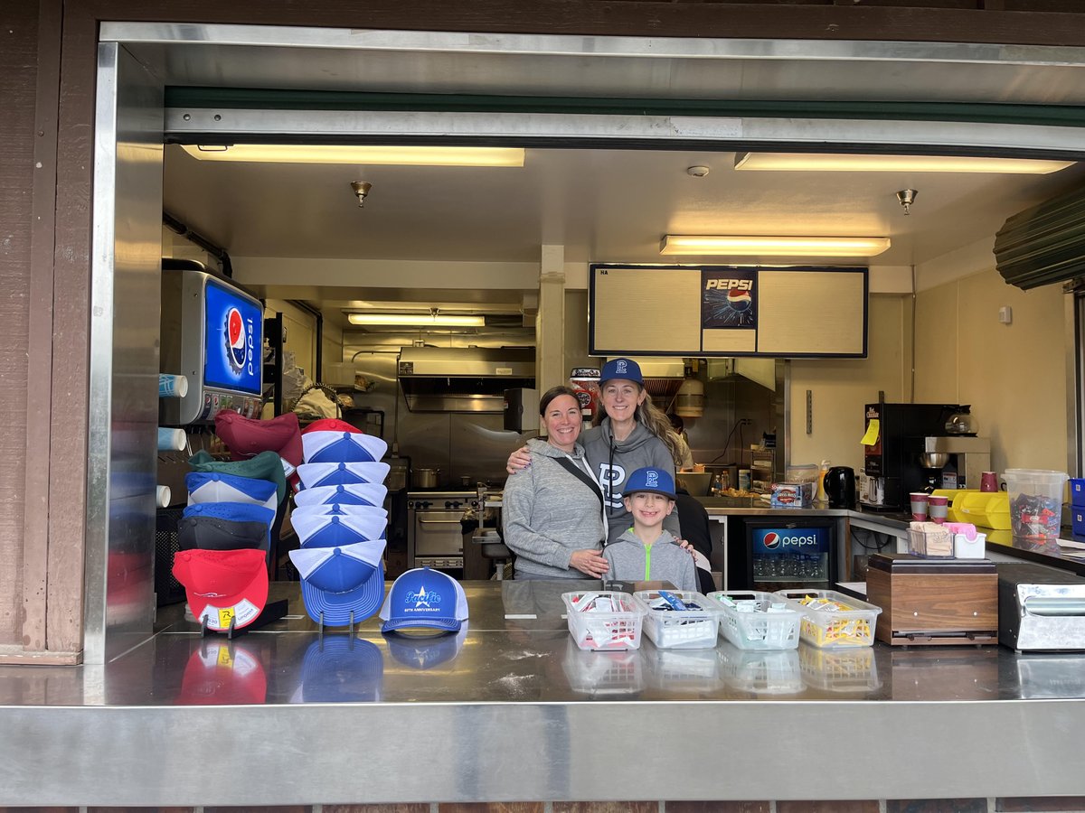 Calling all volunteers for help with the snack shack this SATURDAY!!!! We need someone in our kitchen to cook from 1-4PM. We also have no volunteers signed up from 1-7PM for the front of Snack Shack. 
Please sign up here: m.signupgenius.com/#!/showSignUp/…