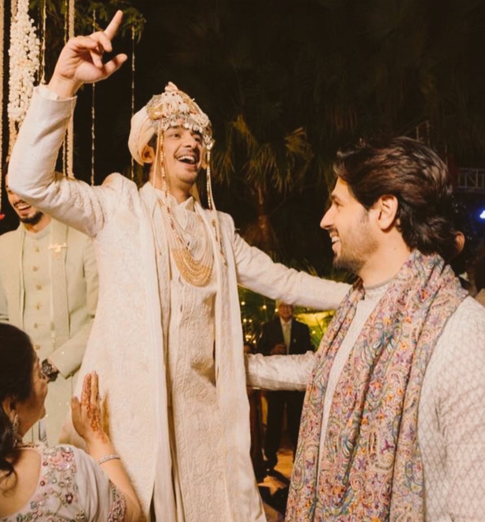 Gonna never forgive you @SidMalhotra for not sharing anything from your wedding.. Bye 🚶‍♀️🚶‍♀️🔪🔪
