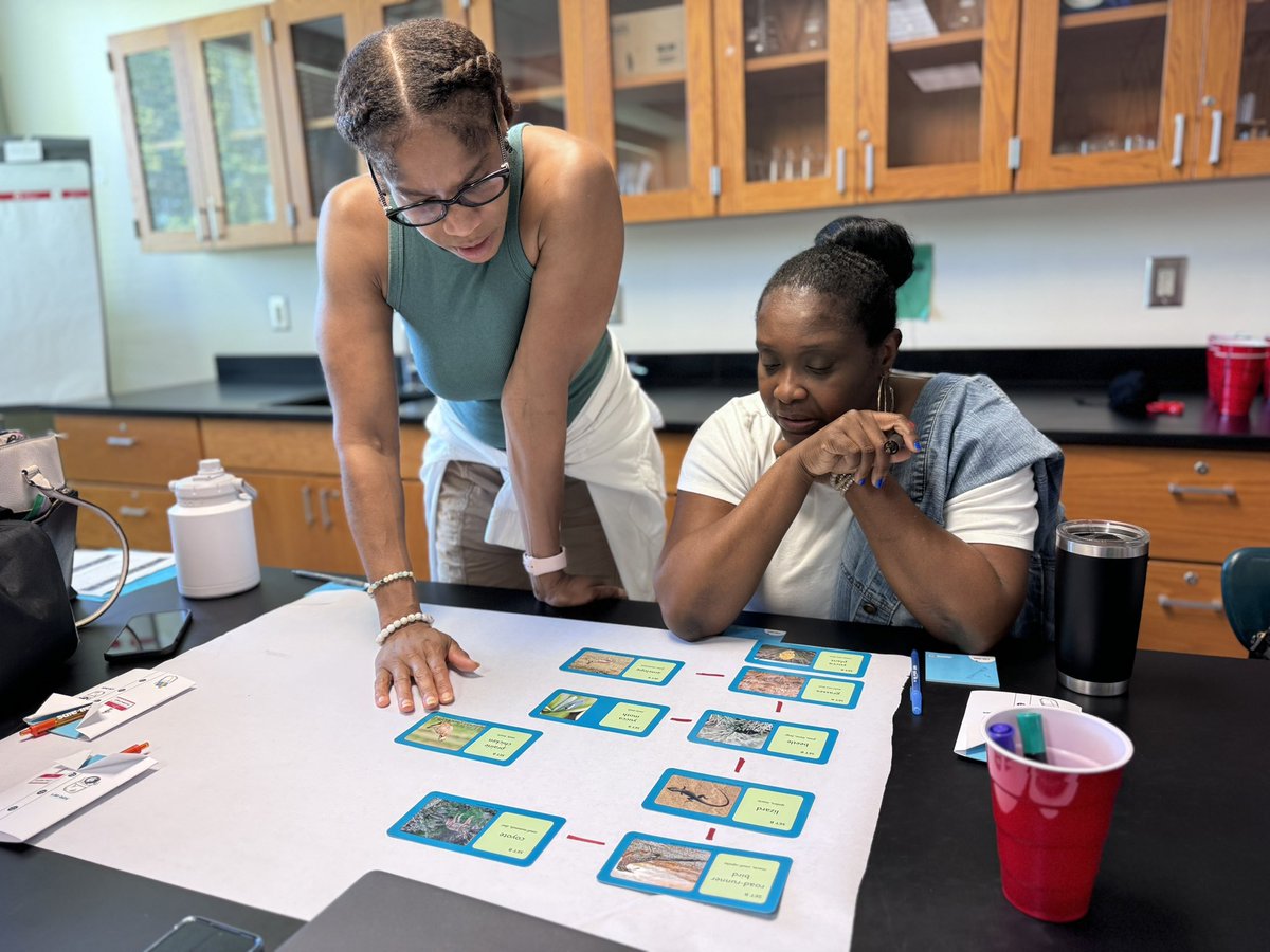 These 4th grade @DeKalbSchools @DCSDSTEM teachers dove into the practice of modeling using a food web to predict the effects of an introduced species in an ecosystem. There were lots of great thoughts and questions shared! @LabAids @SEPUP_UCB