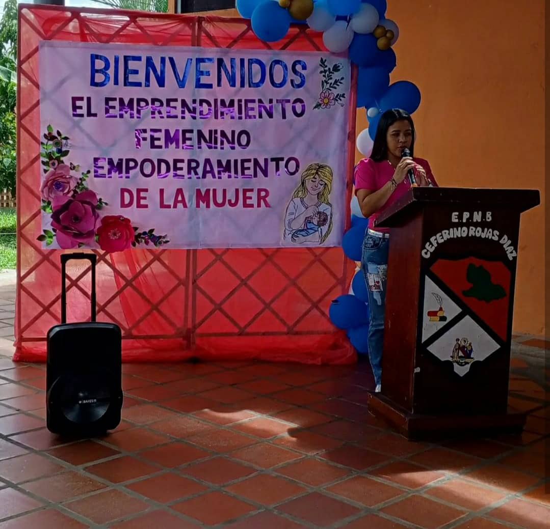 mvenezuelamujer's tweet photo. #DeInterés 

➡️Enmarcados en el vértice 2 de la @mvenezuelamujer se realizó un conversatorio sobre emprendimiento femenino, empoderamiento de la mujer y desarrollo económico y social, en el Edo. Delta Amacuro

#PorAmorAVenezuela 

@NicolasMaduro
@ConCiliaFlores 
@DhelizAlvarez https://t.co/y68QmxMVbj