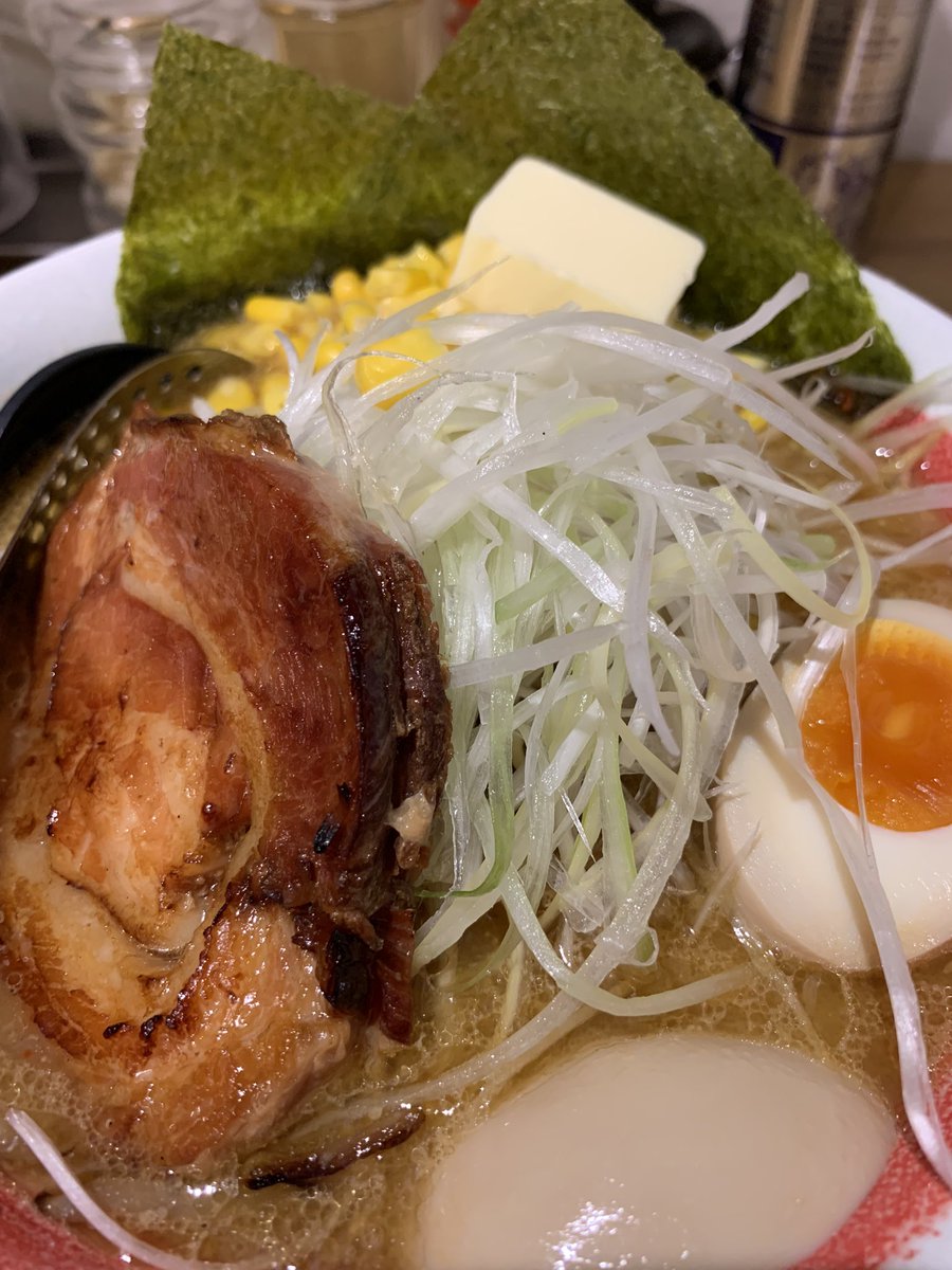 東京メトロ要町駅すぐ
「味噌専門ラーメン味來」コーンバターみそラーメン
ちぢれ麺と濃い味噌スープがよく絡みます。さらに極厚チャーシューでボリュームも満点！
＃駅メモ麺テナンス