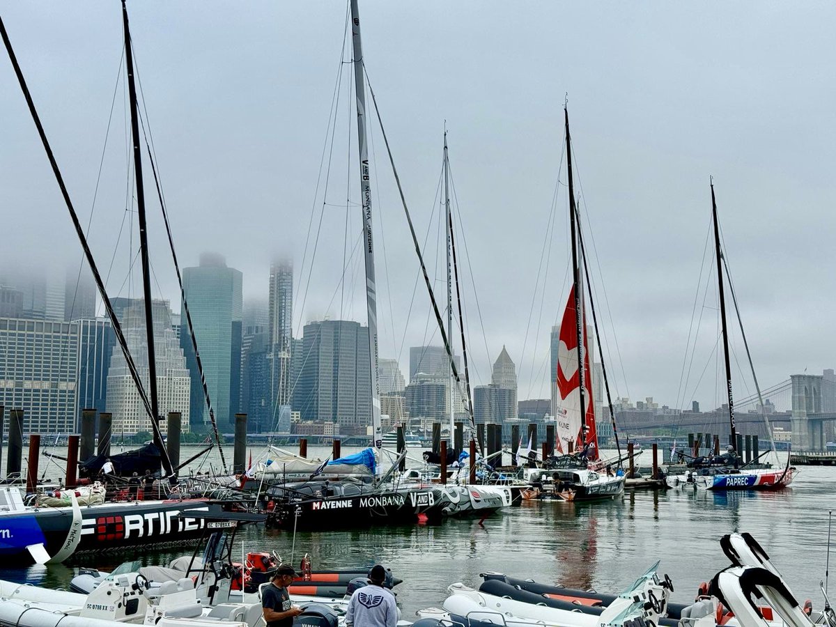 arihuusela's tweet image. Vein @pipoceanracing  lle tuliaisiksi Tove Janssonin Kesäkirjan. Sen pitäisi olla iloinen opus. #vg2020 -kisaan mukaan antamani Muumipappa ja meri kun kuulemma oli yksi masentavimmista kirjoista, mitä hän oli lukenut. Mutta hyvä, ihmeellinen kirja siitäkin huolimatta. #kirjat ⛵️