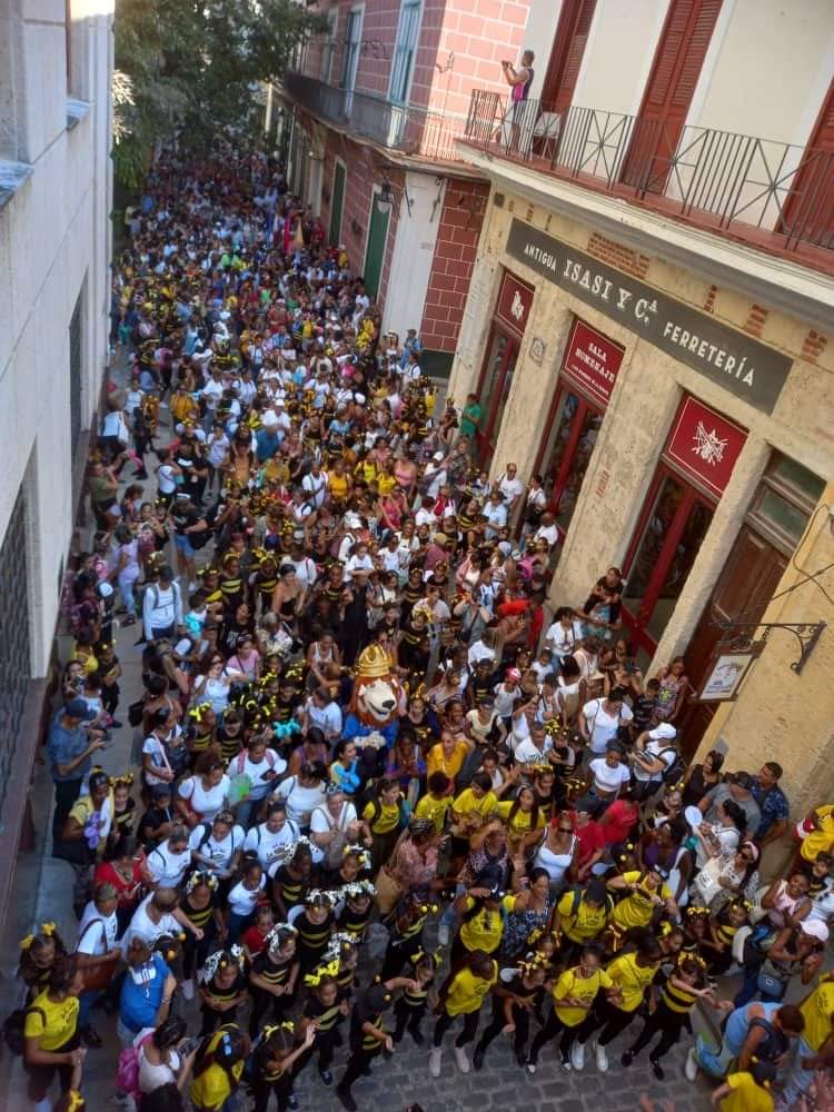 Pasacalle en La Habana Vieja. Voces de un mundo nuevo: Congreso Mundial de ASSITEJ.
