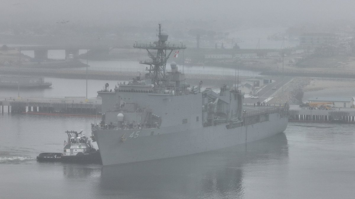 WarshipCam's tweet photo. USS Comstock (LSD 45) Whidbey Island-class dock landing ship coming into Seal Beach, California - May 28, 2024 #usscomstock #lsd45
SRC: TW-@BulletOneOneTwo https://t.co/jg3vaE4t9l