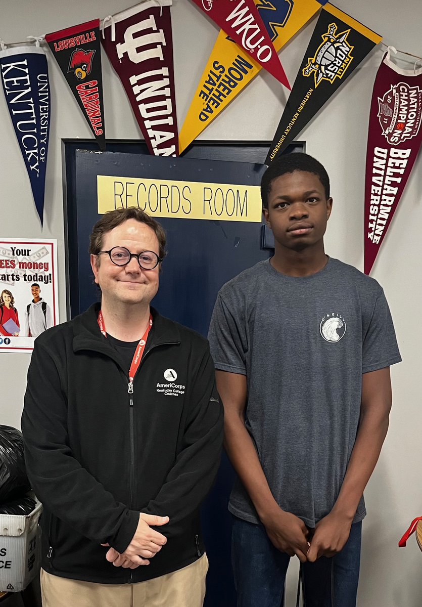 Congratulations to #OwensboroHighSchool Junior Allen Kalambayi for being chosen to serve as an officer on the Kentucky Department of Education Commissioner's Student Advisory Panel!  Allen will also attend the Governor's Scholar Program this summer! #KyCC #EngageKY #AmeriCorps