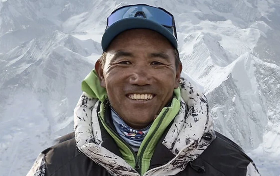 Nepalczyk Kami Rita  ustanowił rekord świata w wejściach na Everest – zdobył szczyt po raz 30.
Rekord powstał przez przypadek – Kami nie liczył podejść. 
Kami Rita ma 54 lata i jest zawodowym przewodnikiem wspinaczkowym na Everest.
Jego ojciec był jednym z pierwszych przewodników