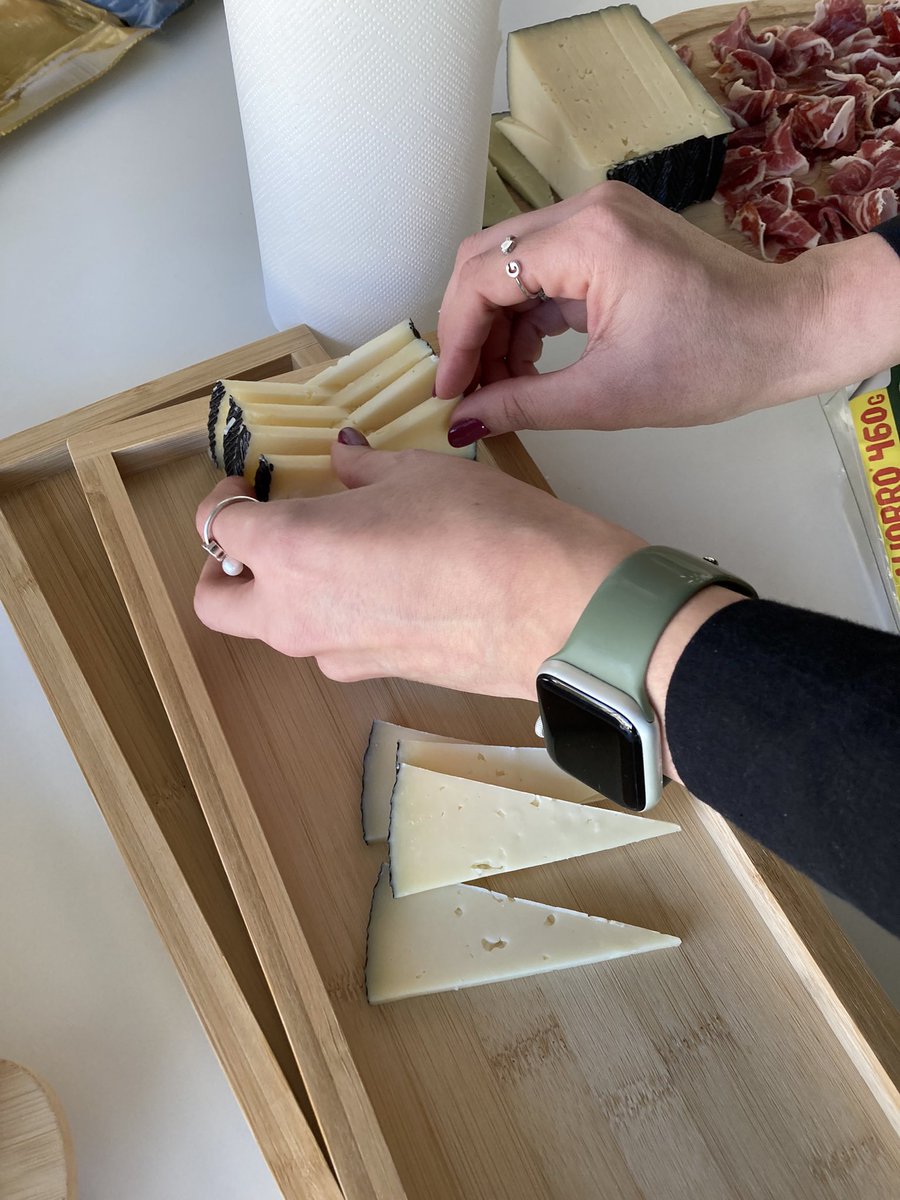 Es la primera vez en la historia de <a href="/canas_madrilena/">Cañas a la Madrileña</a> que tenemos tablas de jamón y de queso.

El mimo que nos están dando en <a href="/CoverWallet/">CoverWallet</a> es para caerse de espaldas.