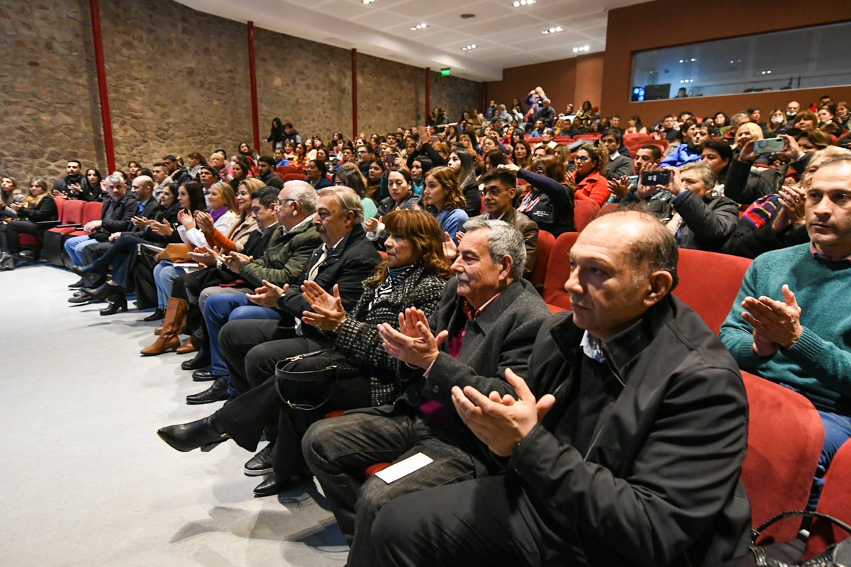 Convenio de cooperación entre la Secretaría de Trabajo y el @MSaludSantiago ✍🏼👩🏻‍⚕️

El objetivo del mismo es construir ambientes laborales que permitan abordar y prevenir problemas de #SaludMental y proteger a los trabajadores sanitarios, de emergencias y humanitarios.