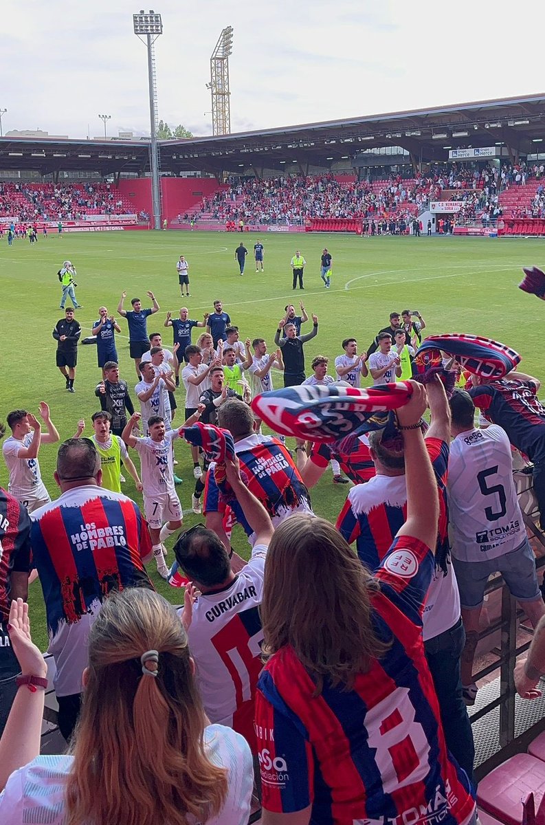 💙 #LlenemosLaConstitución ❤️

🤜 𝗝𝗨𝗡𝗧𝗢𝗦 𝗧𝗢𝗗𝗢 𝗘𝗦 𝗣𝗢𝗦𝗜𝗕𝗟𝗘 🤛

🤩🏟 ¡Vaya fotón al final del partido en 'Los Pajaritos', miren las caras de nuestros chicos! 💭🎯

#SegundaRFEF ⚽️
#GraciasAfición 📢
#PlayoffAscenso 🆙️
#YeclanoNumancia ⚔️
#TeQuieroConmigo 💙❤