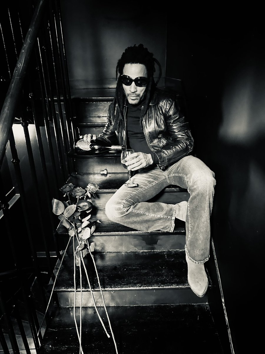 LennyKravitz's tweet photo. It was a blast. Thank you all for the most incredible birthday weekend. Back to work. #BlueElectricLight Tour is coming. @domperignon https://t.co/z3tgsYmoPu