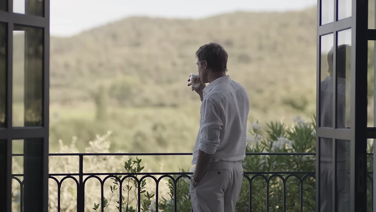 Während der Werbung trinke ich ja immer wie Brad Pitt meinen Kaffee auf der Terrasse. ☕️ 

Nur ohne Hose…

#FirstDates