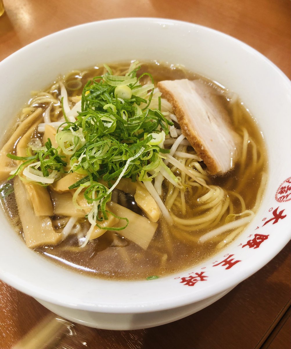 j1rvz's tweet photo. 飯テロ🍜
#醤油 #ラーメン #チャーシュー #ネギ #大阪王将 #飯テロ https://t.co/IBQQVePC56