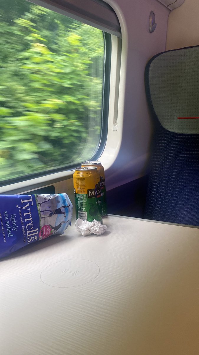 scottpdavis's tweet photo. Why can't people respect others and just take their garbage with them when they leave!! 

#grrrr #commuting #train #respectforothers #takeyourgarbage https://t.co/tfmLeD1zR7