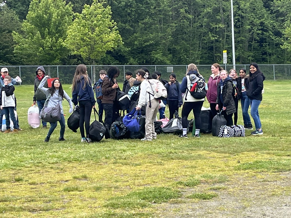 ForestViewES's tweet photo. 5th graders on their way to Cedar Springs Camp @ EverettSchools https://t.co/1ORFSdvVVK