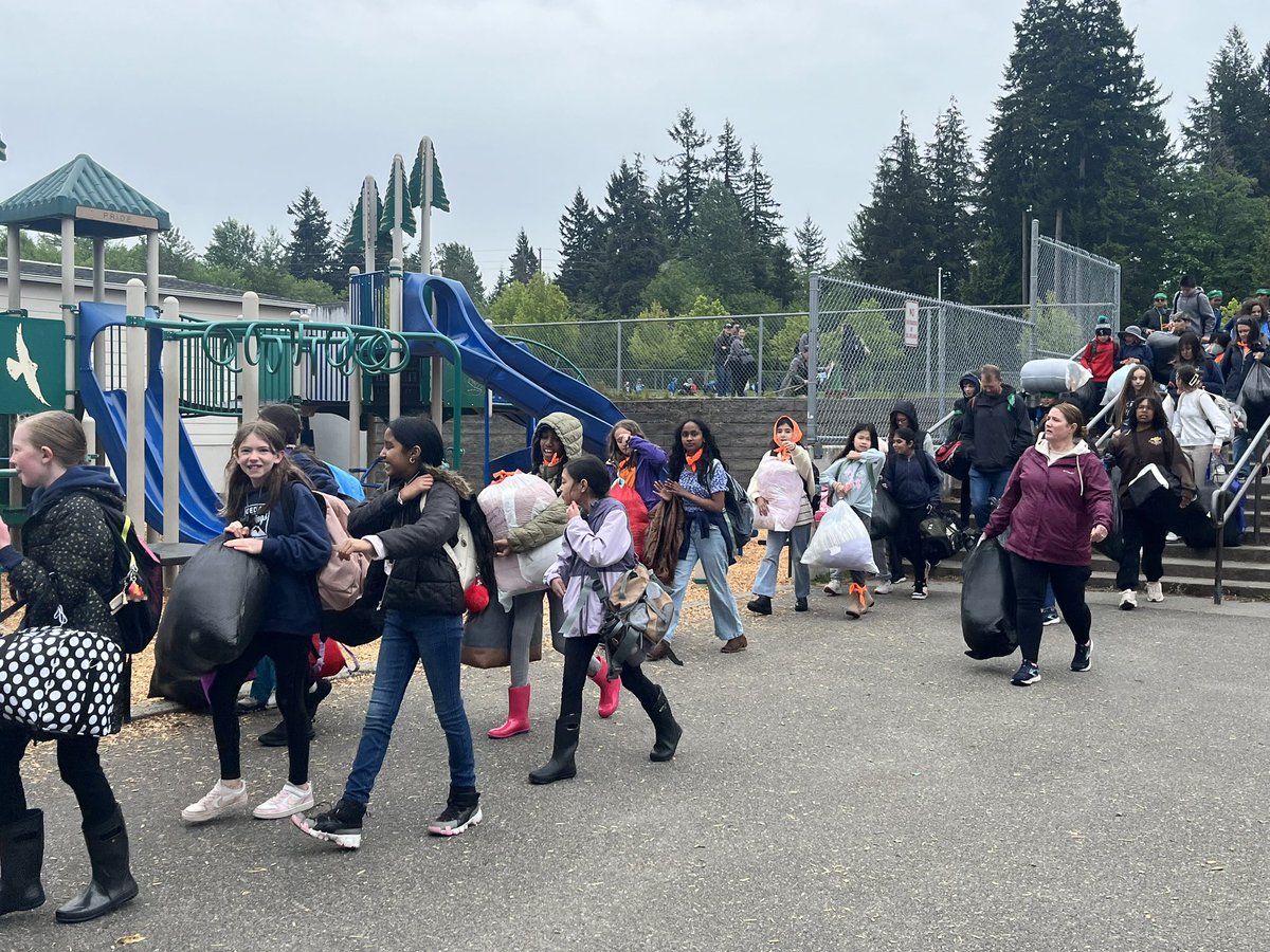 ForestViewES's tweet photo. 5th graders on their way to Cedar Springs Camp @ EverettSchools https://t.co/1ORFSdvVVK