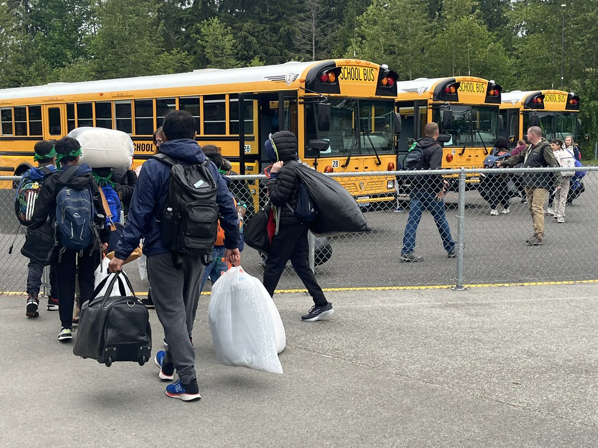 ForestViewES's tweet photo. 5th graders on their way to Cedar Springs Camp @ EverettSchools https://t.co/1ORFSdvVVK