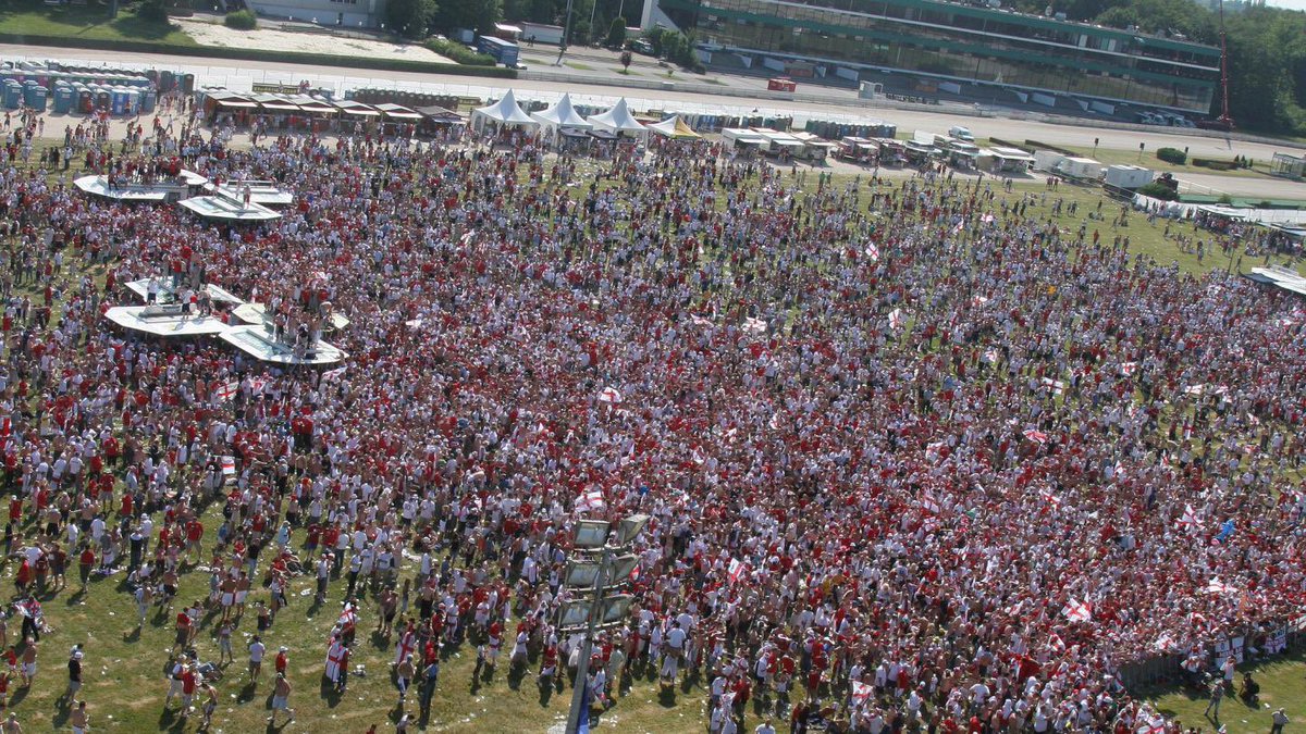 WeAreFreeLions's tweet image. Trabrennbahn Gelsenkirchen 🏴󠁧󠁢󠁥󠁮󠁧󠁿🏇

Those who went to Gelsenkirchen in 2006 may remember the racecourse being made available for England fans (picture below). 

Once again this will be the case, it has capacity for up to 40,000 fans and will be serving plenty of beer (Bitburger…