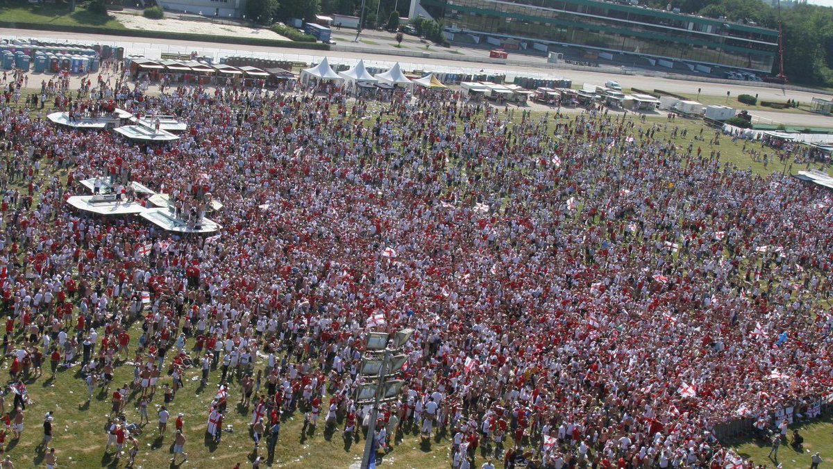 Trabrennbahn Gelsenkirchen 🏴󠁧󠁢󠁥󠁮󠁧󠁿🏇

Those who went to Gelsenkirchen in 2006 may remember the racecourse being made available for England fans (picture below). 

Once again this will be the case, it has capacity for up to 40,000 fans and will be serving plenty of beer (Bitburger