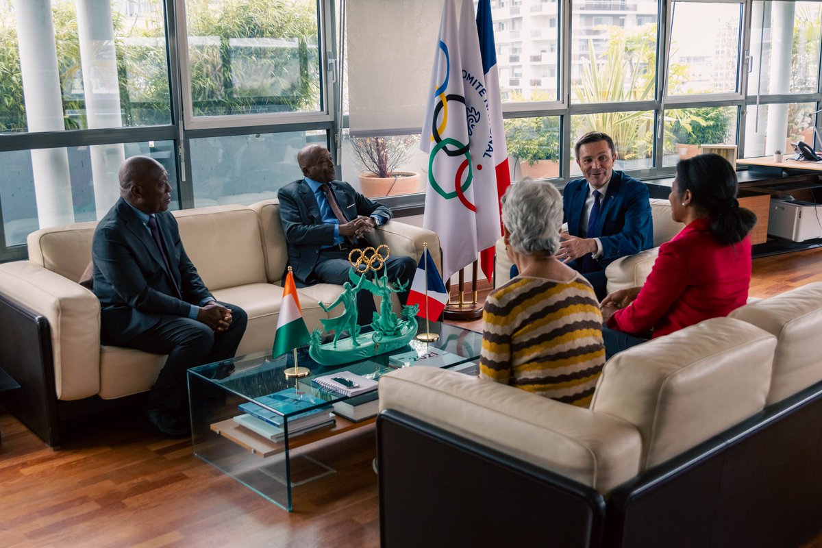 [#International]
Le Président du CNOSF @DLappartient, a reçu le Président et le Secrétaire général du @cnociv, Georges Joseph N’Goan et Honoré Zolobe. Discussions enrichissantes sur la francophonie sportive, notamment les Jeux de la francophonie, et les perspectives pour