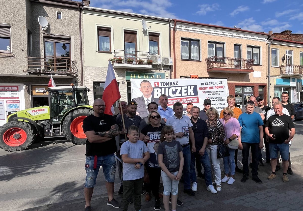 buczek_tomasz's tweet photo. Lubaczów dziękuję za dobre spotkanie!
#Podkarpacie #buczek #konfederacja https://t.co/mPqWQwzrhf