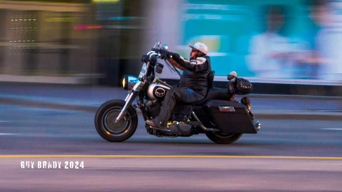 Take last Friday on #jasperave in Edmonton 

#photography #streetphotography #streetphotographer #Edmonton #yeg #alberta #canada #Photos  #PhotoofTheDay #photographersofinstagram #yeg #yegart #yegphotography #punk #punkart #artgallery  #foto #art #artist #yegdt #motorcycle