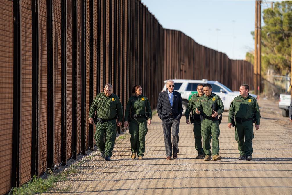 Legislador demócrata dice que #Biden tiene una capacidad muy limitada para reforzar la #frontera borderlinea.mx/?p=15286