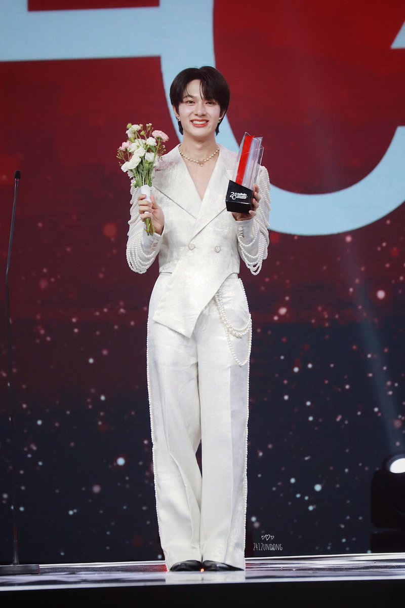 2412undong's tweet image. 🏆💐✨🥰@CwrNew #Nunew 

NuNew Show At KCL

#นุนิวตัวป๊อปไทยสากล
#ซีนุนิวที่คมชัดลึกอวอร์ด
#คมชัดลึกอวอร์ด20