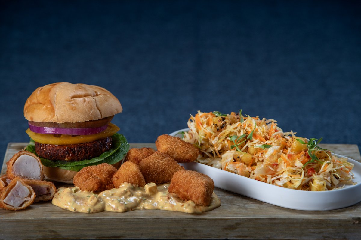 Start #NationalHamburgerDay 🍔with a sneak peek of our Jalapeño Wicked Kitchen Burger! 🌶️🔥 

Our SAVOR team elevates convention center dining with this flavor-packed burger - lettuce, tomato, onion, kaiser rolls, ketchup &amp; whole grain mustard. #newmenu