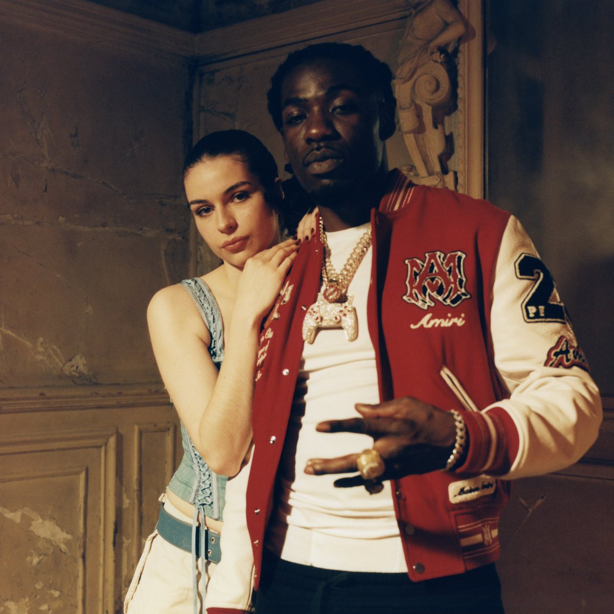 adelecastillon's tweet image. Rendez-vous vendredi pour la sortie de mon nouveau single « Ce soir » en featuring avec le big @GazoMlg 🤯‼️

Restez branchés 🚫🎮

📷 Bettina Pittaluga