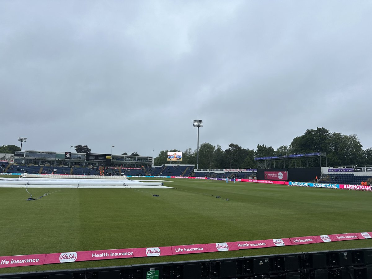 Let me use the word drizzling 🌧️. #EngvPak