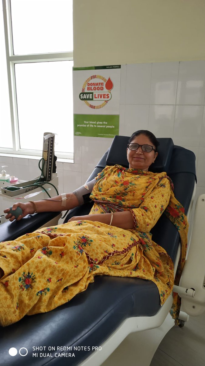 Deeksha42814116's tweet photo. There are no substitutes for blood, platelets or plasma they cannot be manufactured. Donating blood is a selfless act of giving that can provide a deep sense of fulfillment ,satisfaction &amp; balances the blood’s iron levels.
#blooddonation #ramrahim https://t.co/PNEK80MRv0