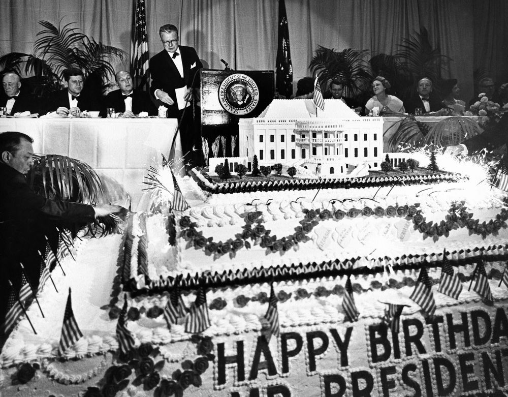 63 years ago this week: A cake - weighing 3,000 pounds! - was served at President Kennedy’s 44th birthday celebration at the National Guard Armory. Over 6,000 guests, including President Truman and Vice President Johnson, were in attendance. jfklibrary.org/asset-viewer/a…