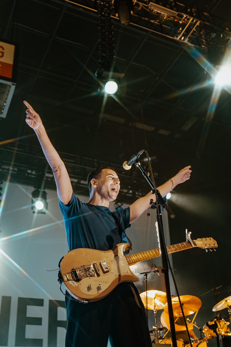 90sviolet's tweet photo. it still feels surreal and my heart hurts every time i see these photos 🫂❤️‍🩹 

@bleachersmusic at the sylvee in madison, wi 

https://t.co/lJxCpqzEFc https://t.co/Dk0ygaYcTV