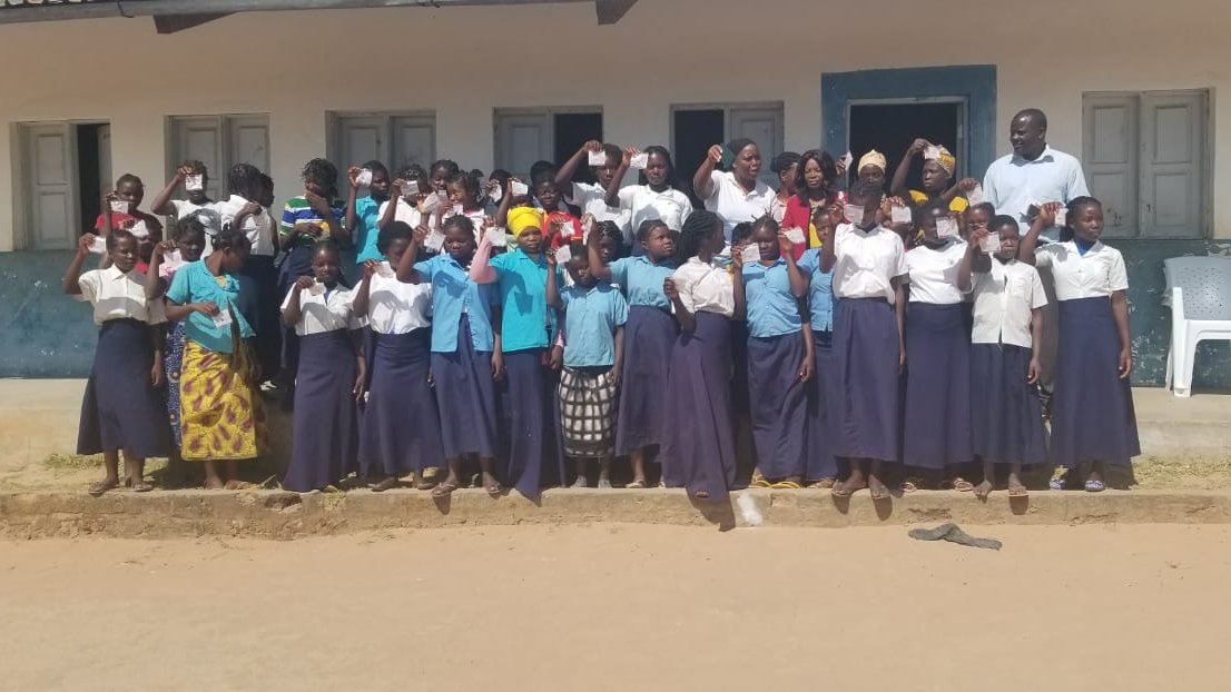 Com apoio do @UNICEFinJapan, #KOICA e @wfp_mozambique, raparigas e rapazes de mais de 60 escolas primárias em Nampula celebraram hoje o Dia Mundial da Gestão de Higiene Menstrual.