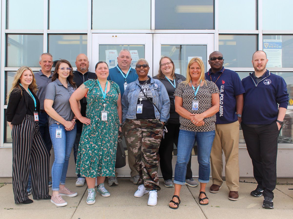 MichiganWorks's tweet image. We're always working to serve our community! Meet our Offender Services team. We work together to assist individuals in transitioning back into society, with services including job placement, residential stability, health, and social support.
#2ndchance #community #michiganworks