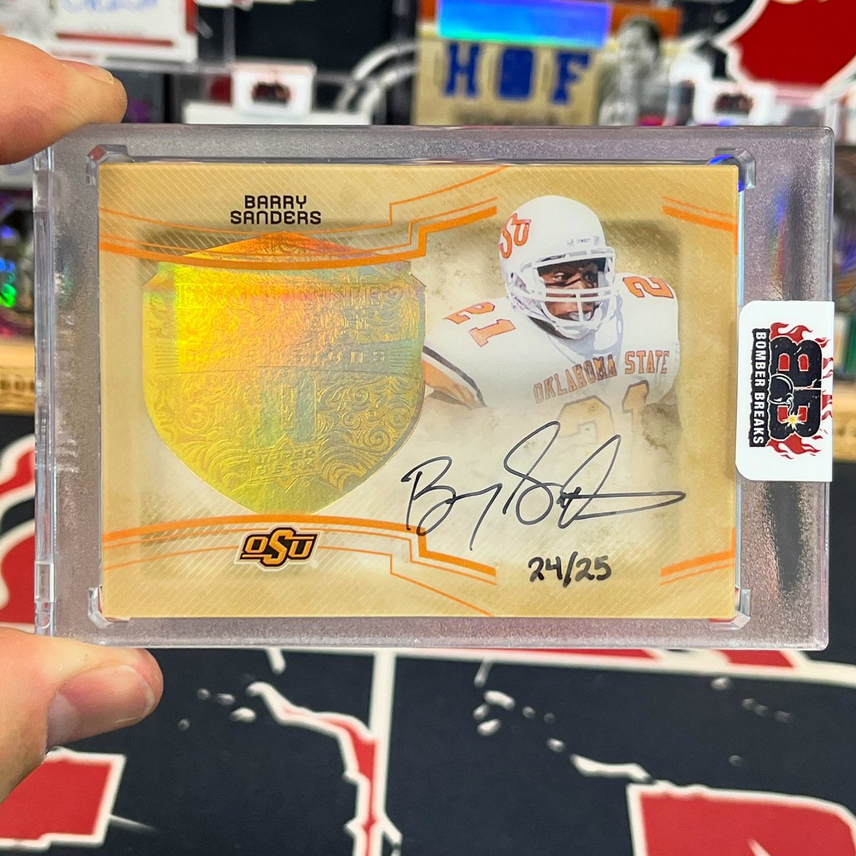 Barry Sanders /25 Exquisite Dimensions Auto pulled from our @bomberbreaks Ignition Football breaks! 💥💥 @barrysanders @upperdecksports #footballcards #exquisite #barrysanders #lions #detroitlions #groupbreaks #boxbreaks #casebreaks #thehobby #nfl #autograph #collect