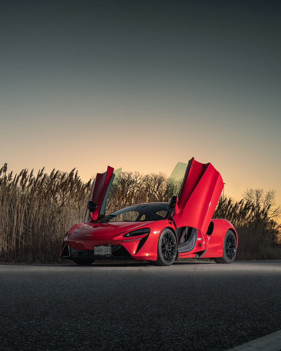 SonyAlpha's tweet image. If you ain&apos;t first you&apos;re last 🏁🏎️ Stunning car photo set by @threalabd using Sony Alpha 7R V + 24-70mm F2.8 G Master, which Abdullah says is his &quot;go-to&quot; set up for photographing cars. He shares, &quot;Whether it’s on the go shots or shooting long exposure to create a more dynamic…