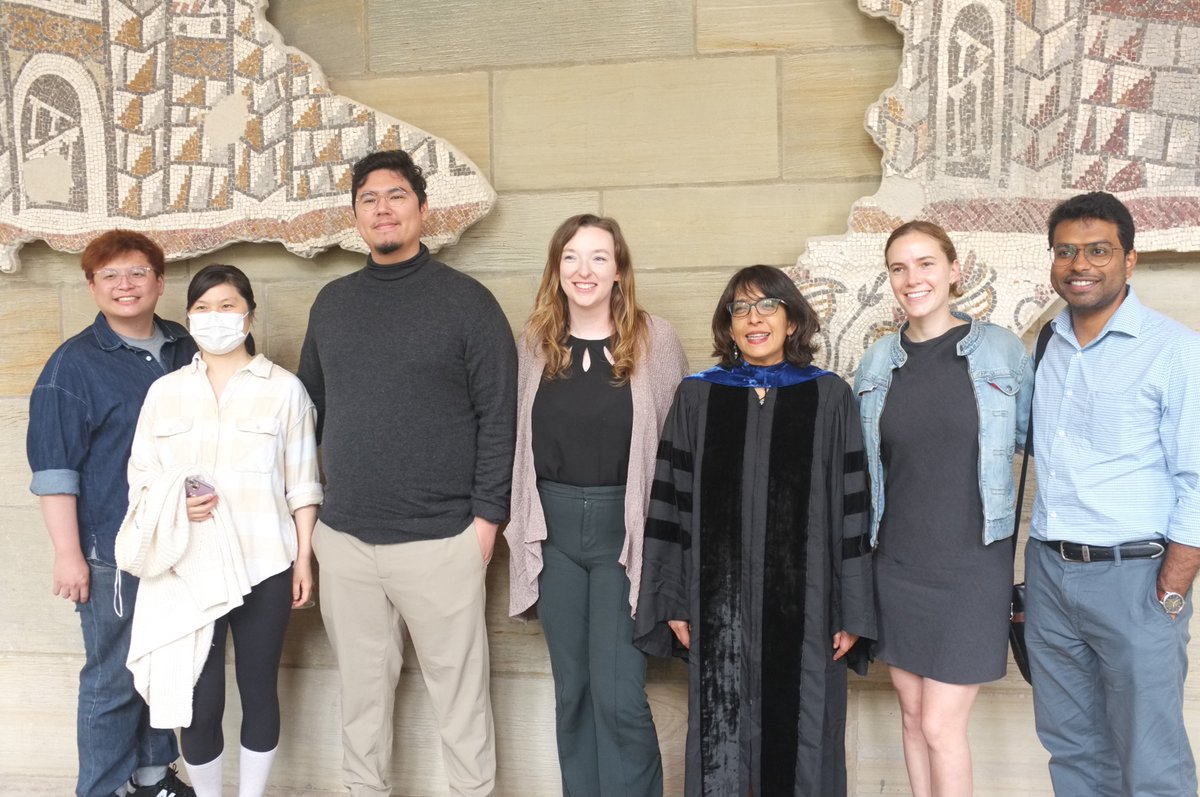 SChandraLab's tweet image. Last weekend, the lab got to celebrate Dr. Chandra&apos;s Graduate Mentor award from @yalegsas! Congratulations for this well-deserved honor 🥳 gsas.yale.edu/about/awards-p…